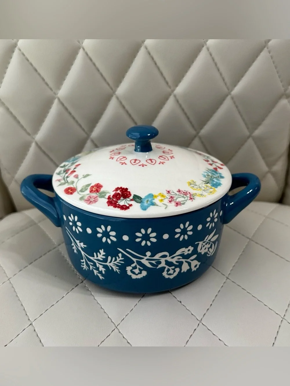 The Pioneer Woman Fancy Flourish round ceramic mini casserole dish